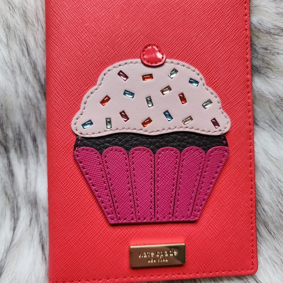 Kate Spade "Take the Cake" Imogen Passport Cover - Picture 2 of 8